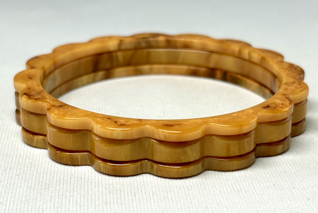 BS54 marbled peanut butter bakelite spacer bangles